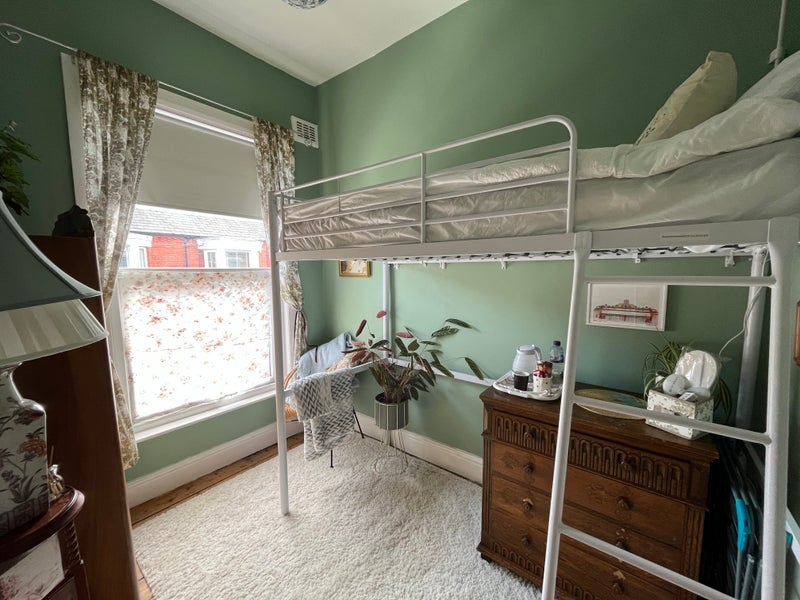 Room Harringay Avenue in Liverpool