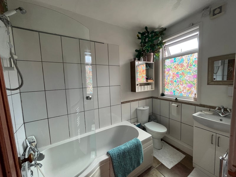 Room Harringay Avenue in Liverpool