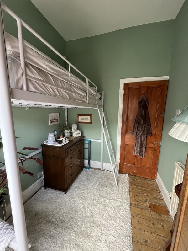 Room Harringay Avenue in Liverpool