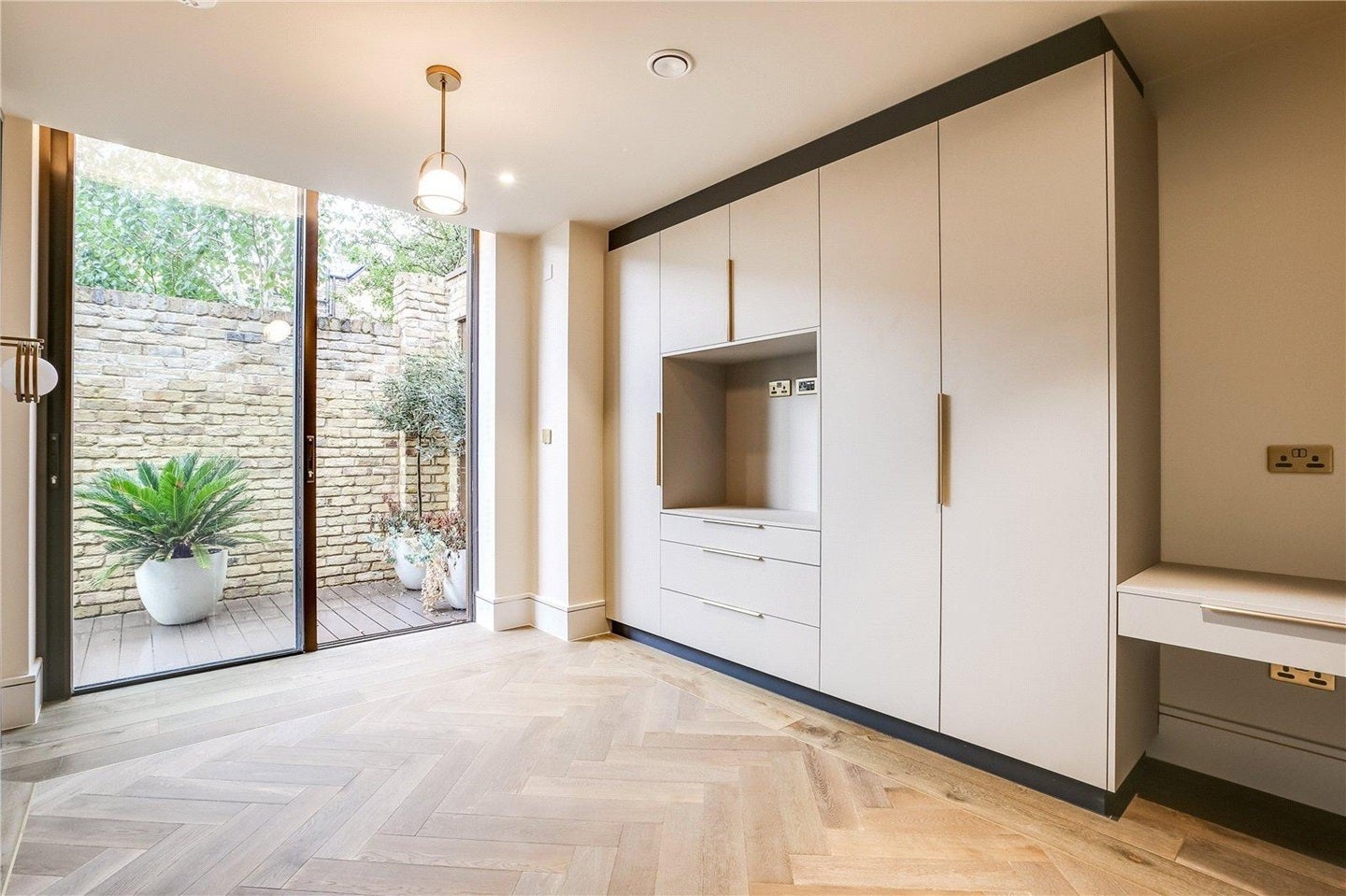 Flat Edith Row in Greater London