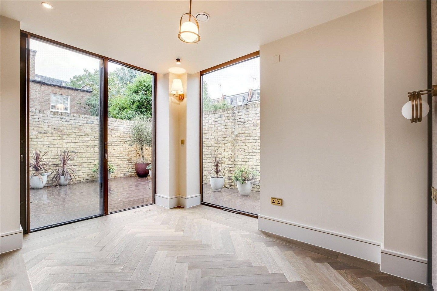 Flat Edith Row in Greater London