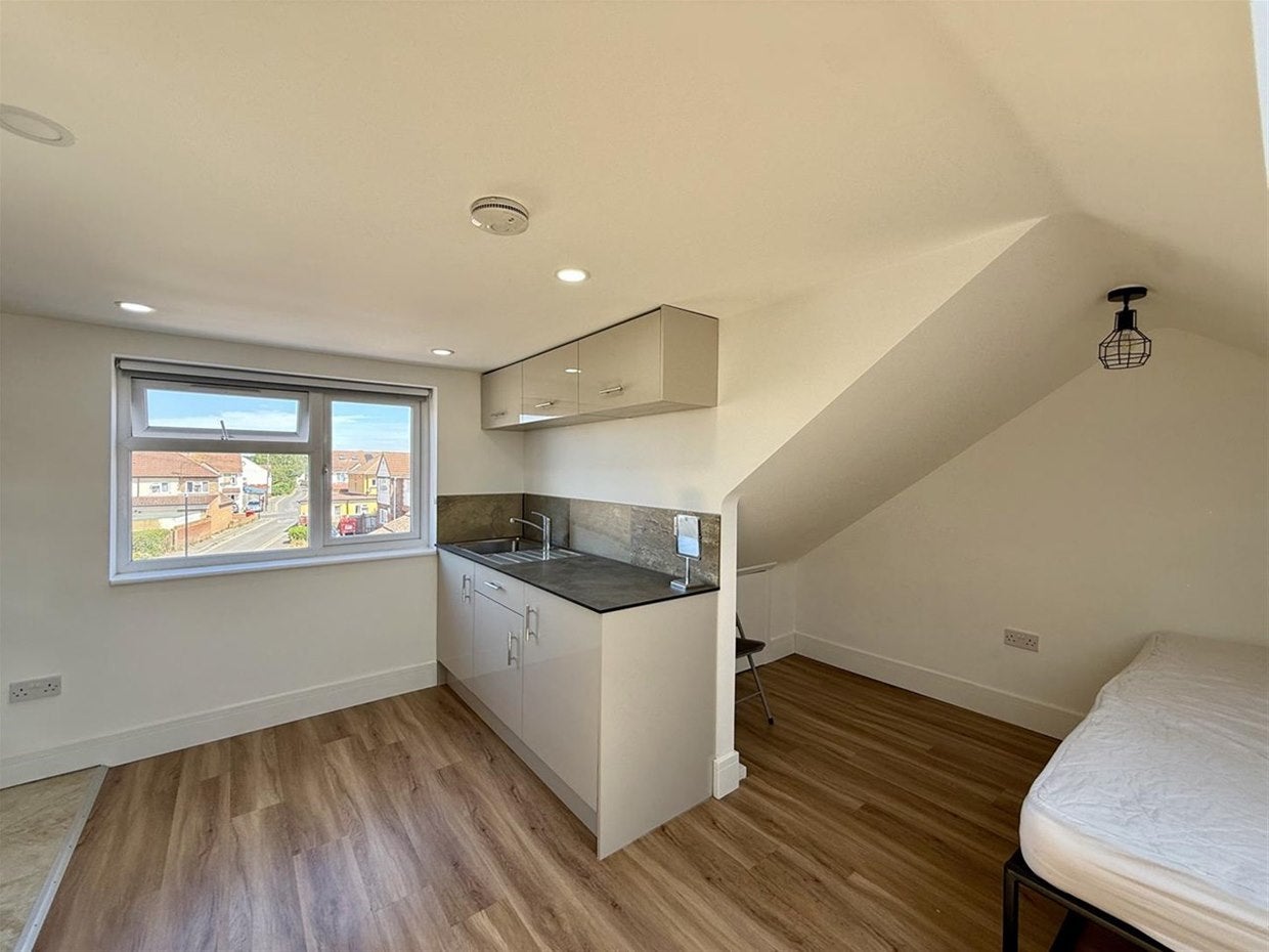 Room Baylis Road in Slough