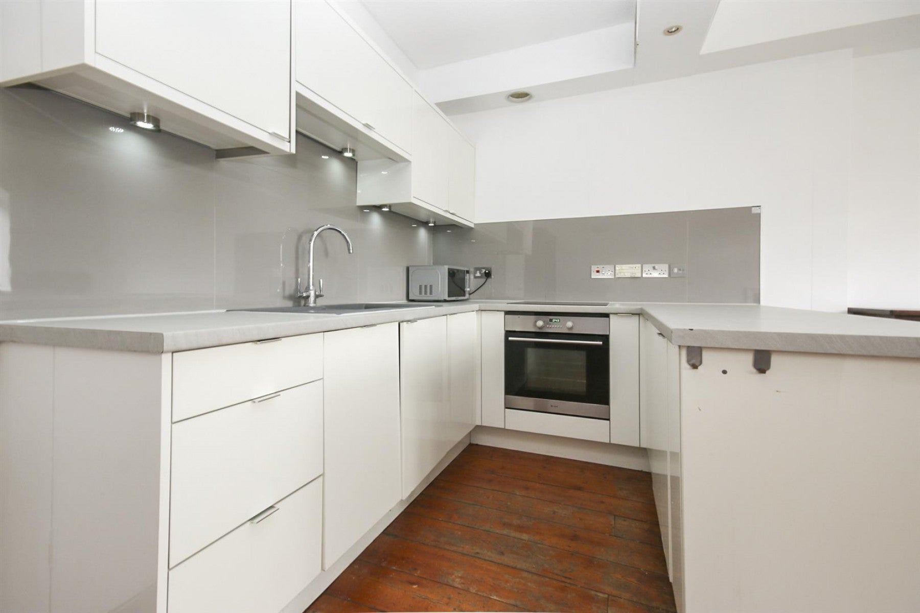 Flat Blackstock Road in Greater London