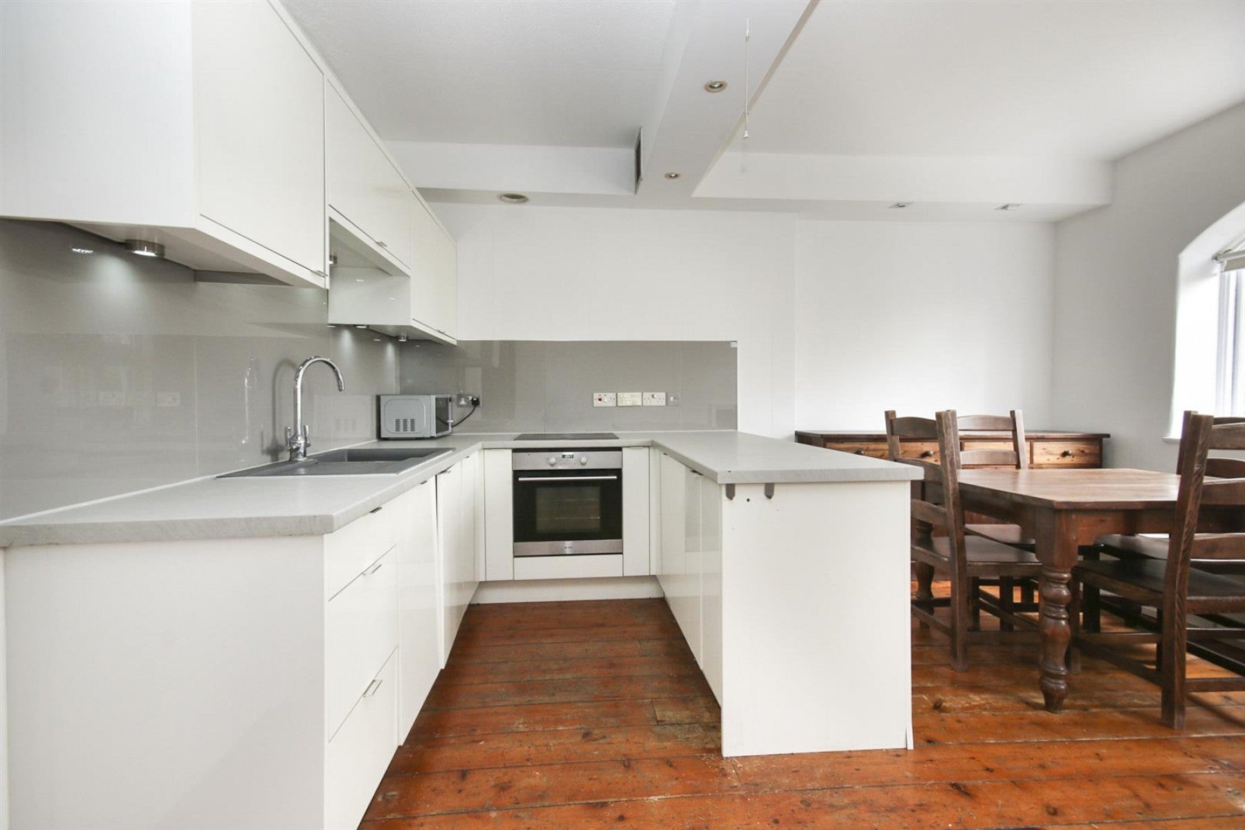 Flat Blackstock Road in Greater London