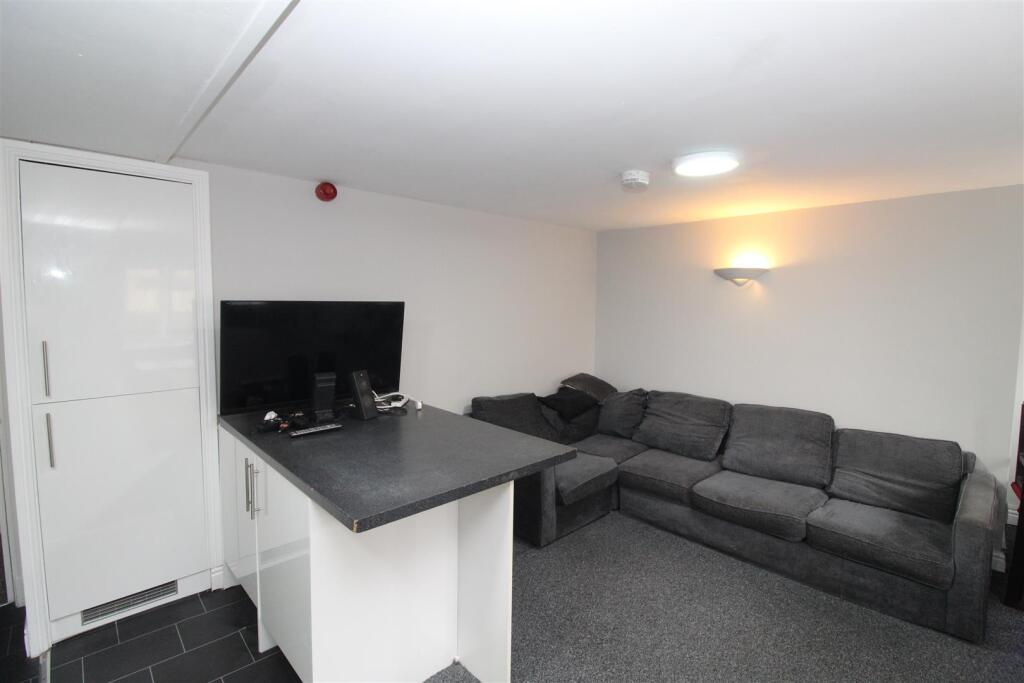 Room Rhymney Terrace in Cardiff
