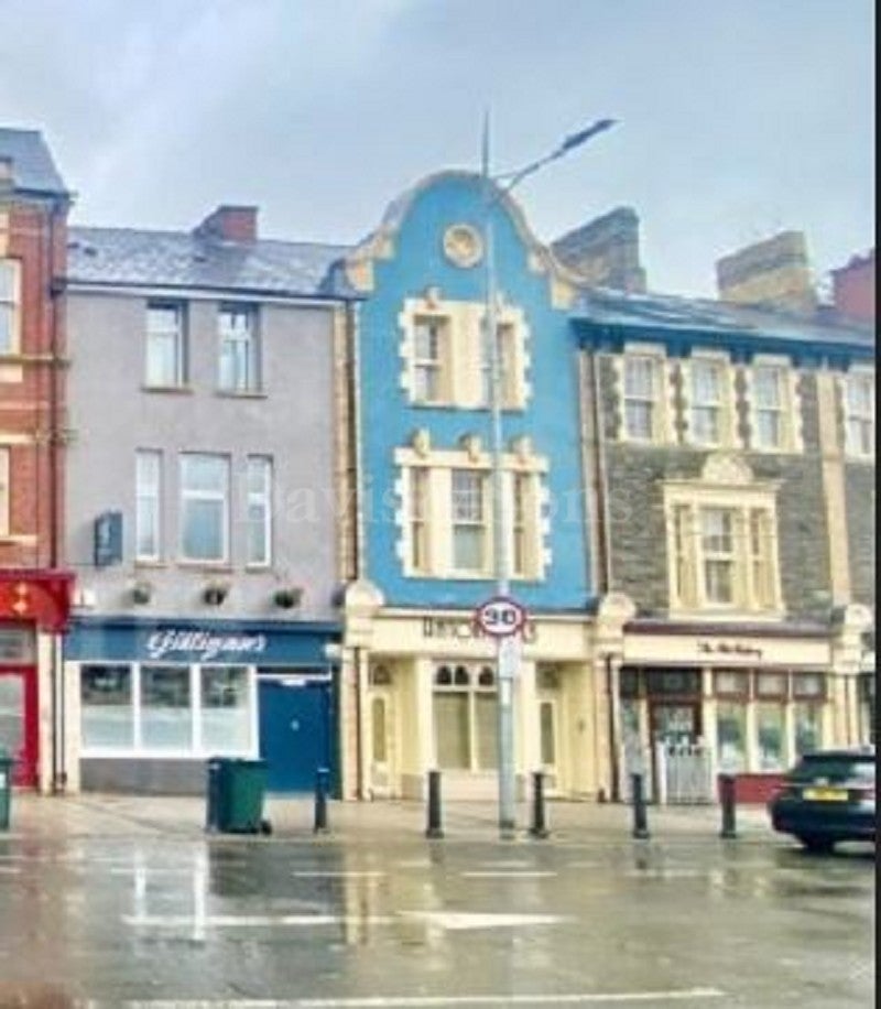 Flat Commercial Road in Newport