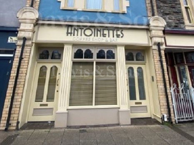 Flat Commercial Road in Newport
