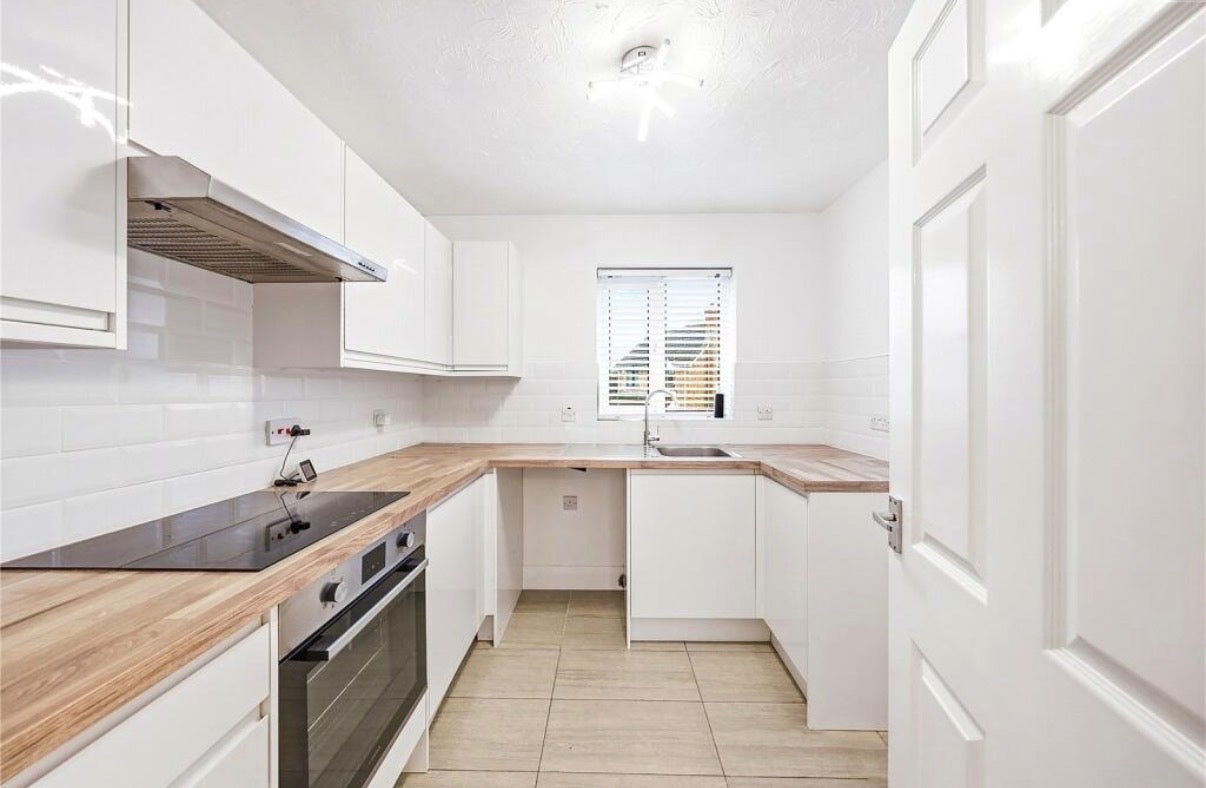 Flat Eton Way in Dartford