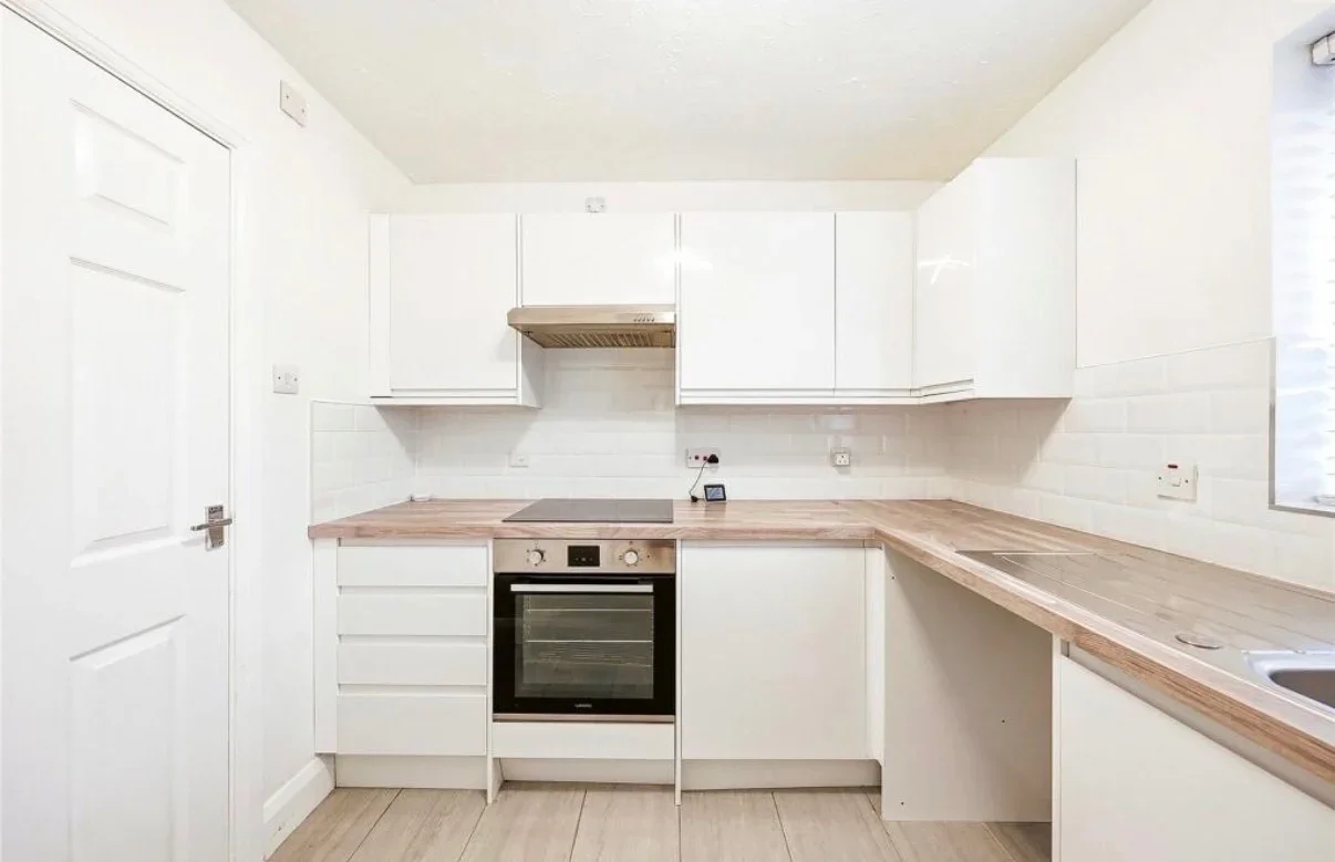 Flat Eton Way in Dartford