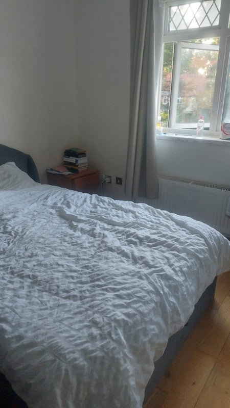 Room Pontefract Road in Greater London