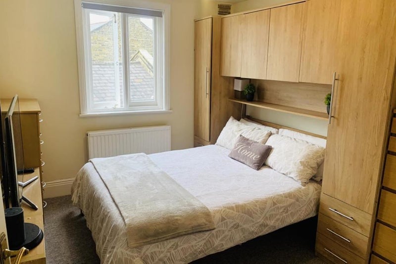 Room Acre Lane in Greater London