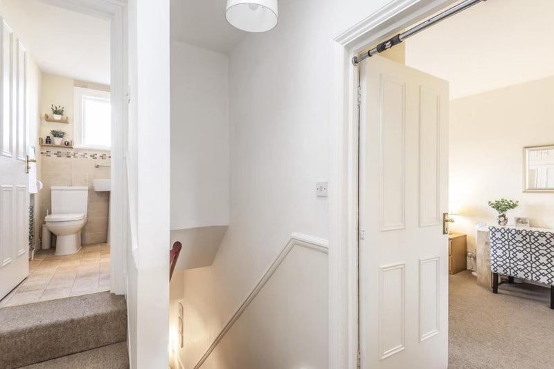 Room Acre Lane in Greater London
