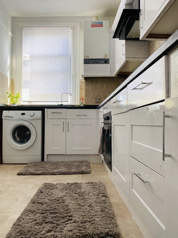 Room Acre Lane in Greater London