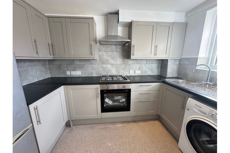 Flat Gainsborough Court in Greater London