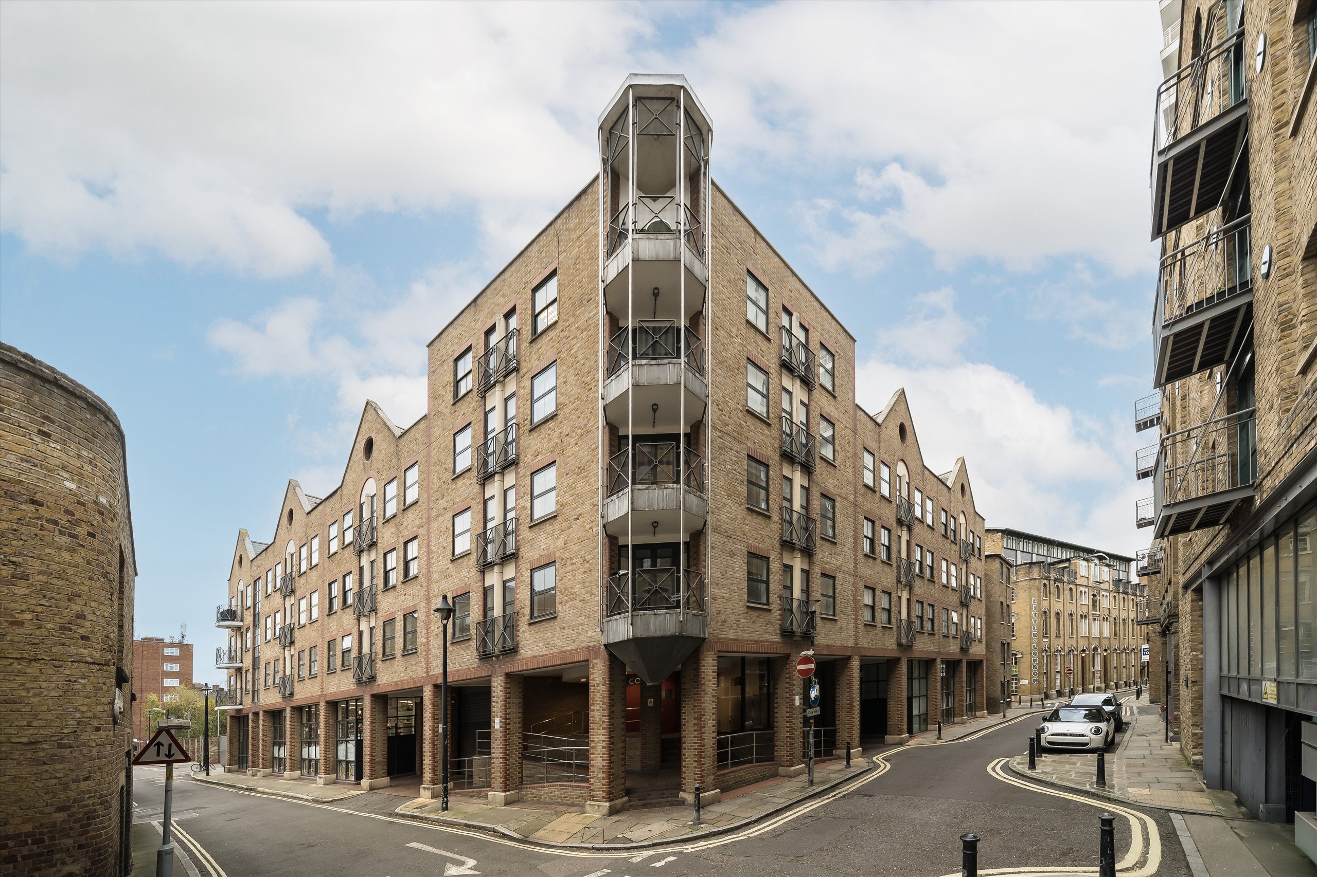 Flat Mill Street in Greater London