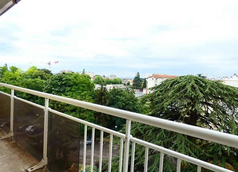 Flat Rue de Margnolles in Caluire-et-Cuire