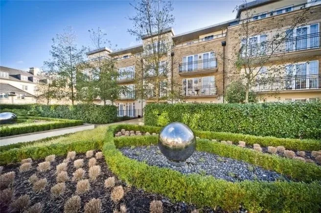 Flat Whitcome Mews in Greater London