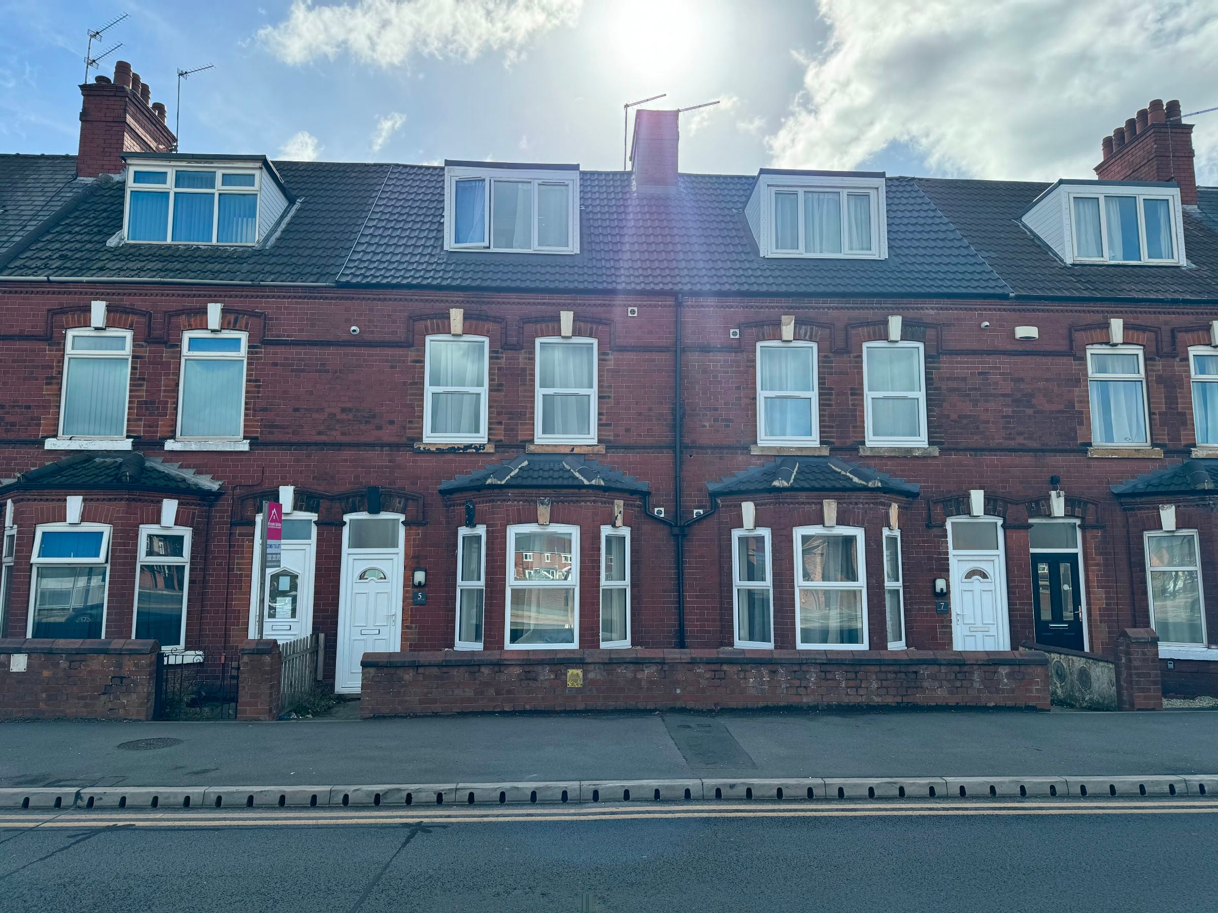 Room Larchfield Road in Doncaster