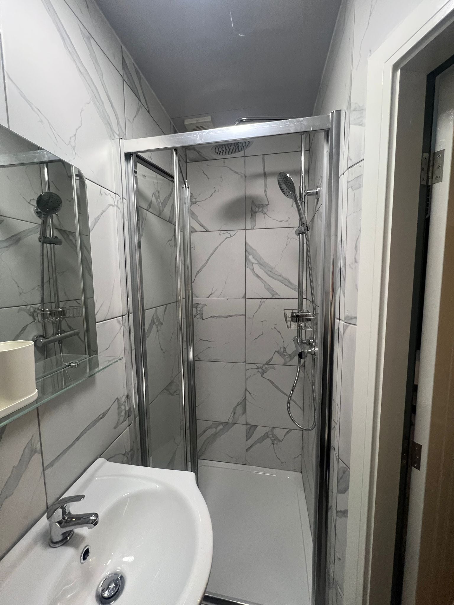 Room Larchfield Road in Doncaster
