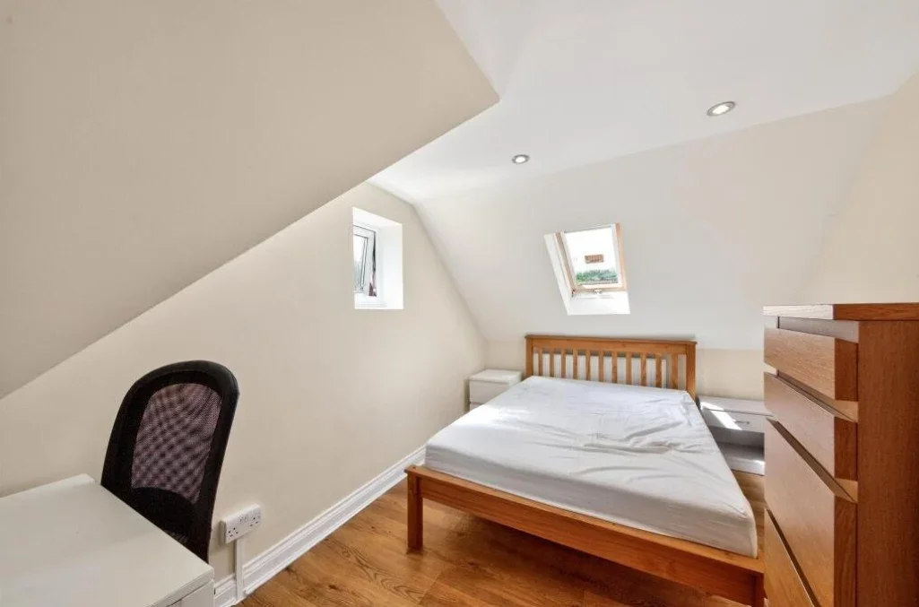 House George Crescent in Greater London