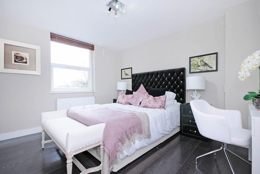 Flat Finchley Road in Greater London