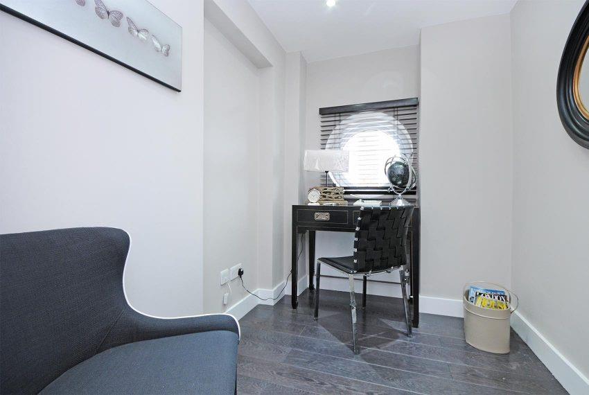 Flat Finchley Road in Greater London