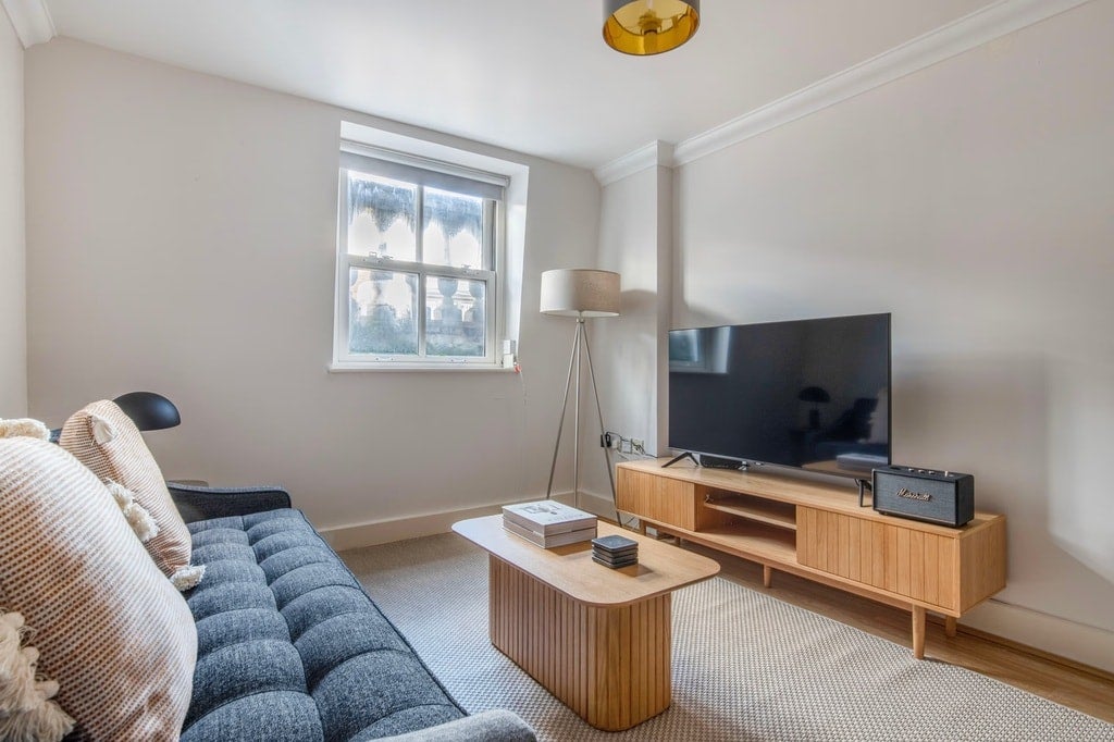 Flat Earl's Court Gardens in Greater London