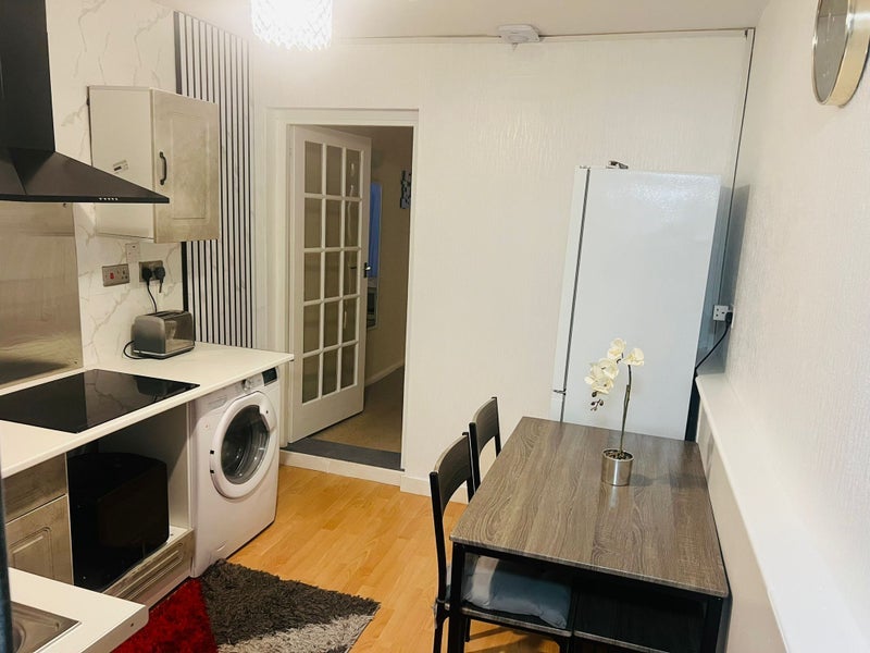 House Roedean Close in Luton