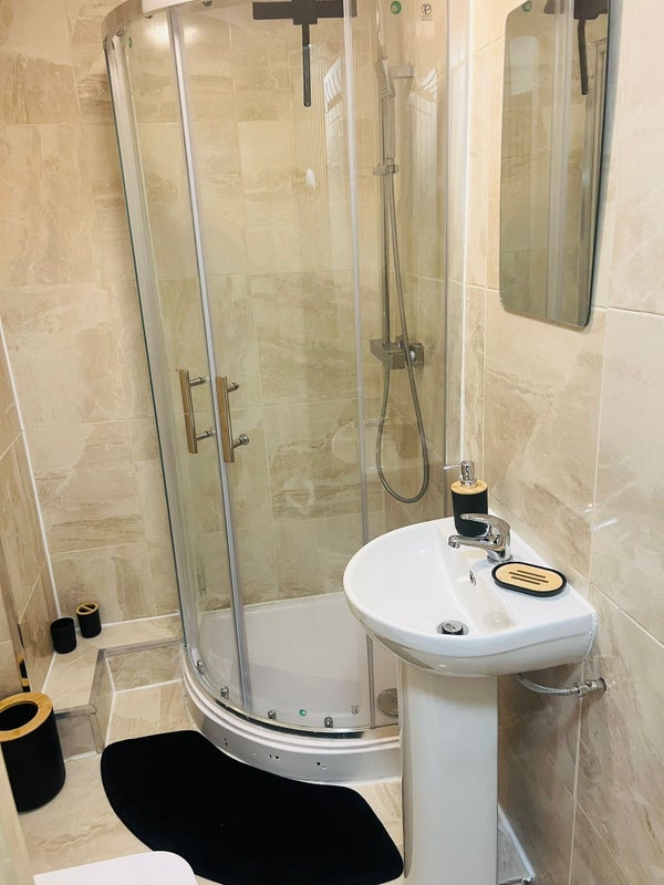 House Roedean Close in Luton