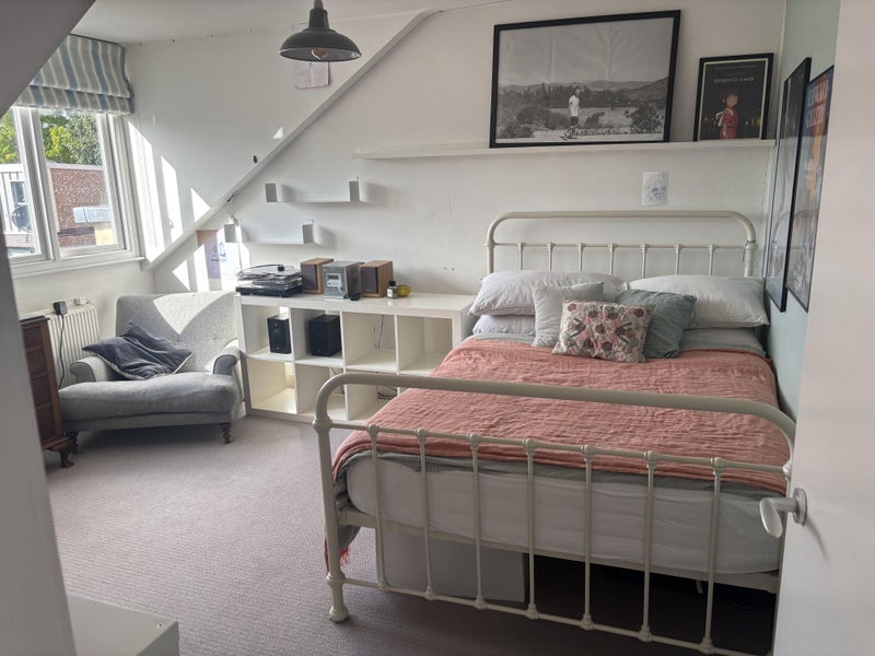 Room Mayfield Avenue in Greater London