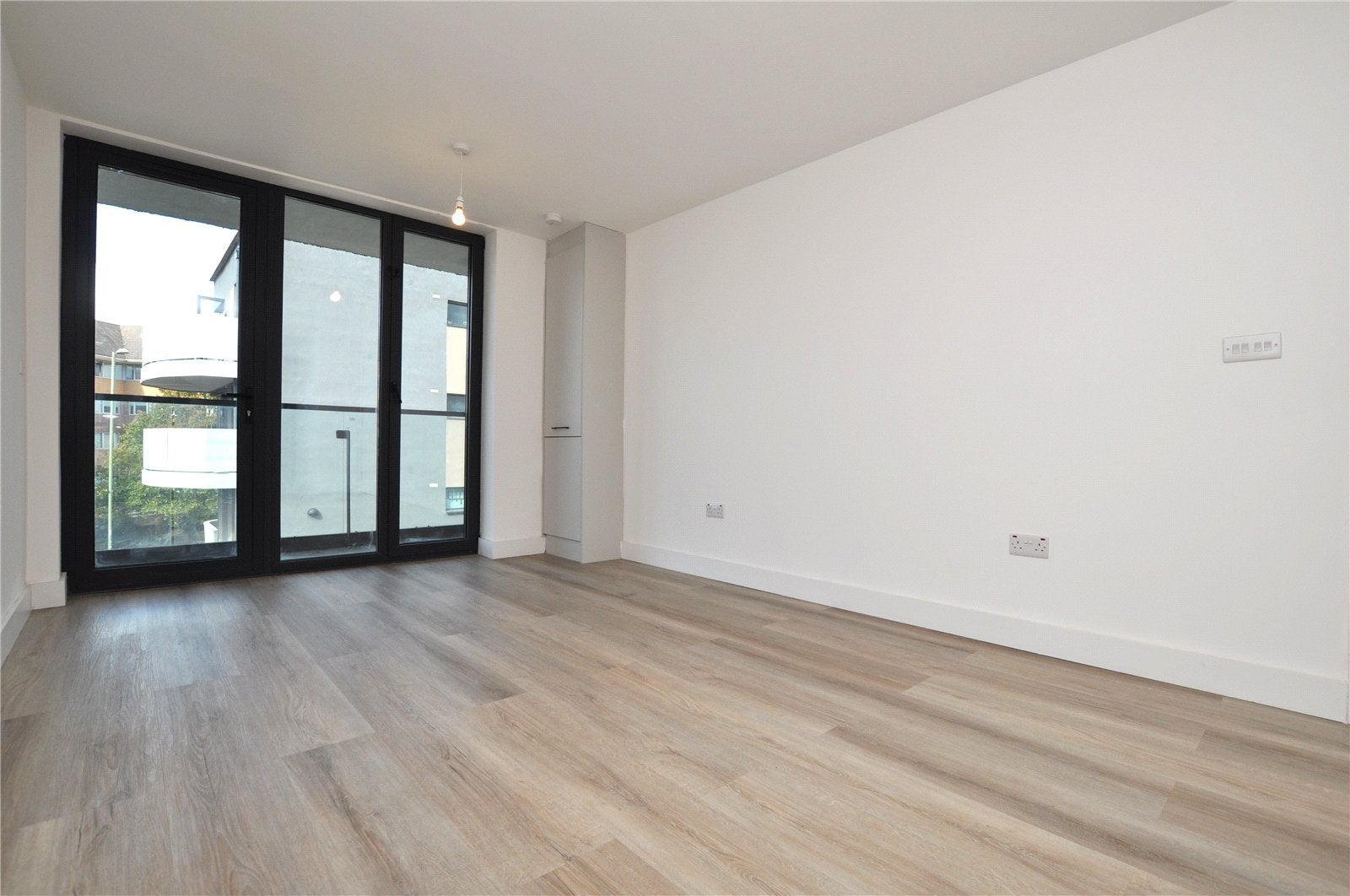 Flat Farnborough Road in Rushmoor