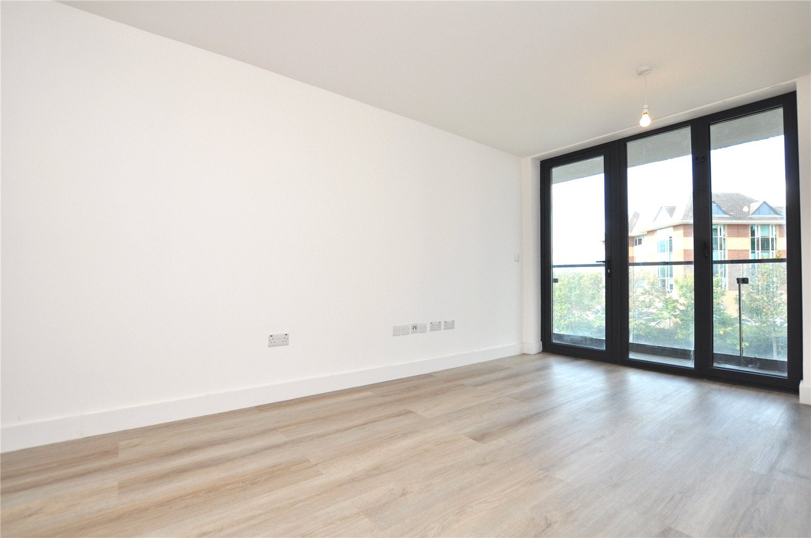 Flat Farnborough Road in Rushmoor