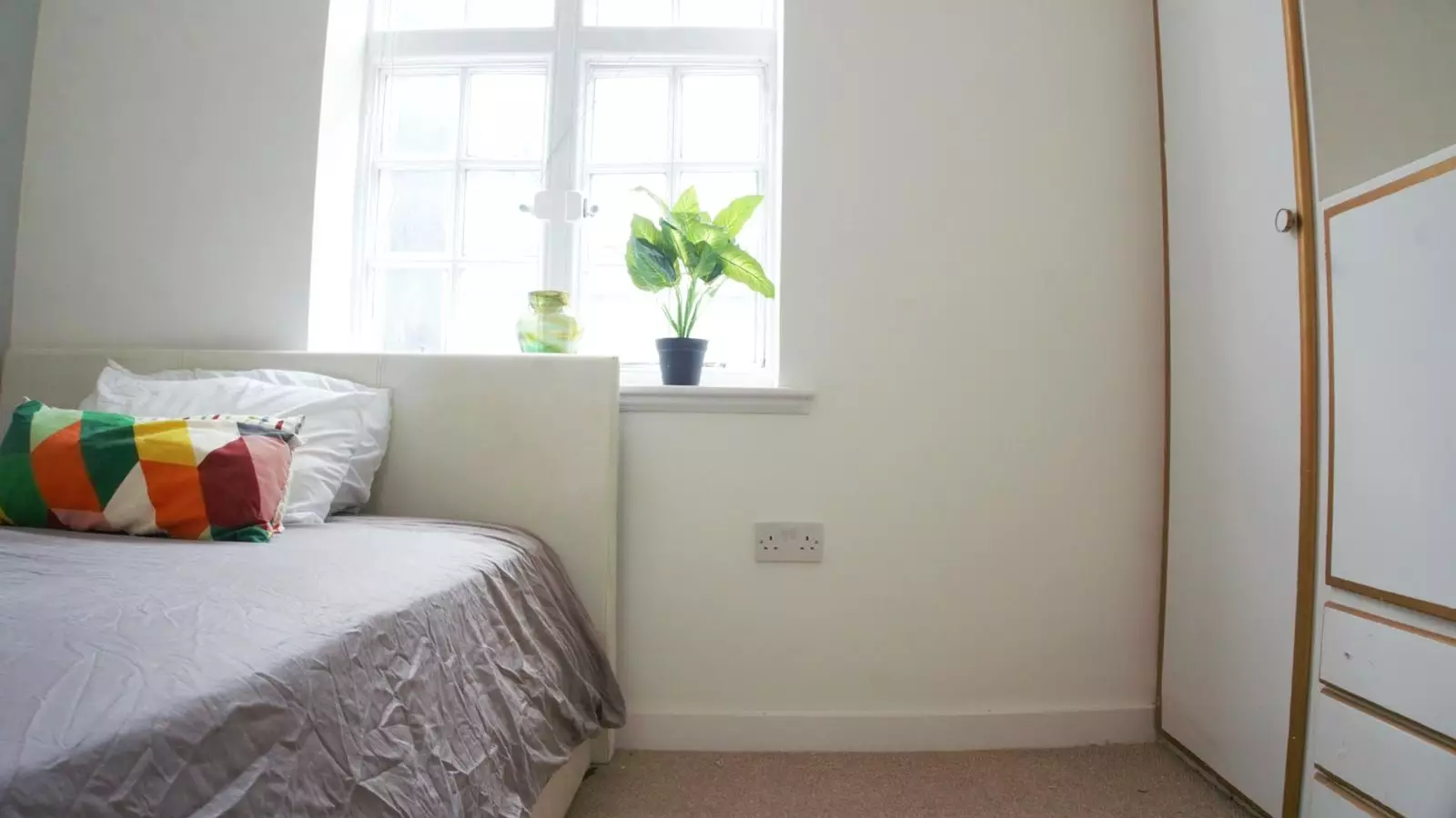 Room Parry Road in City of Westminster