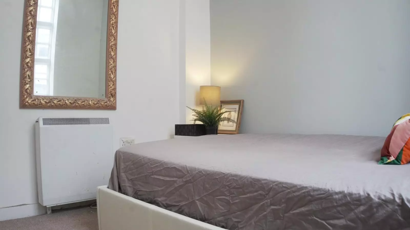 Room Parry Road in City of Westminster