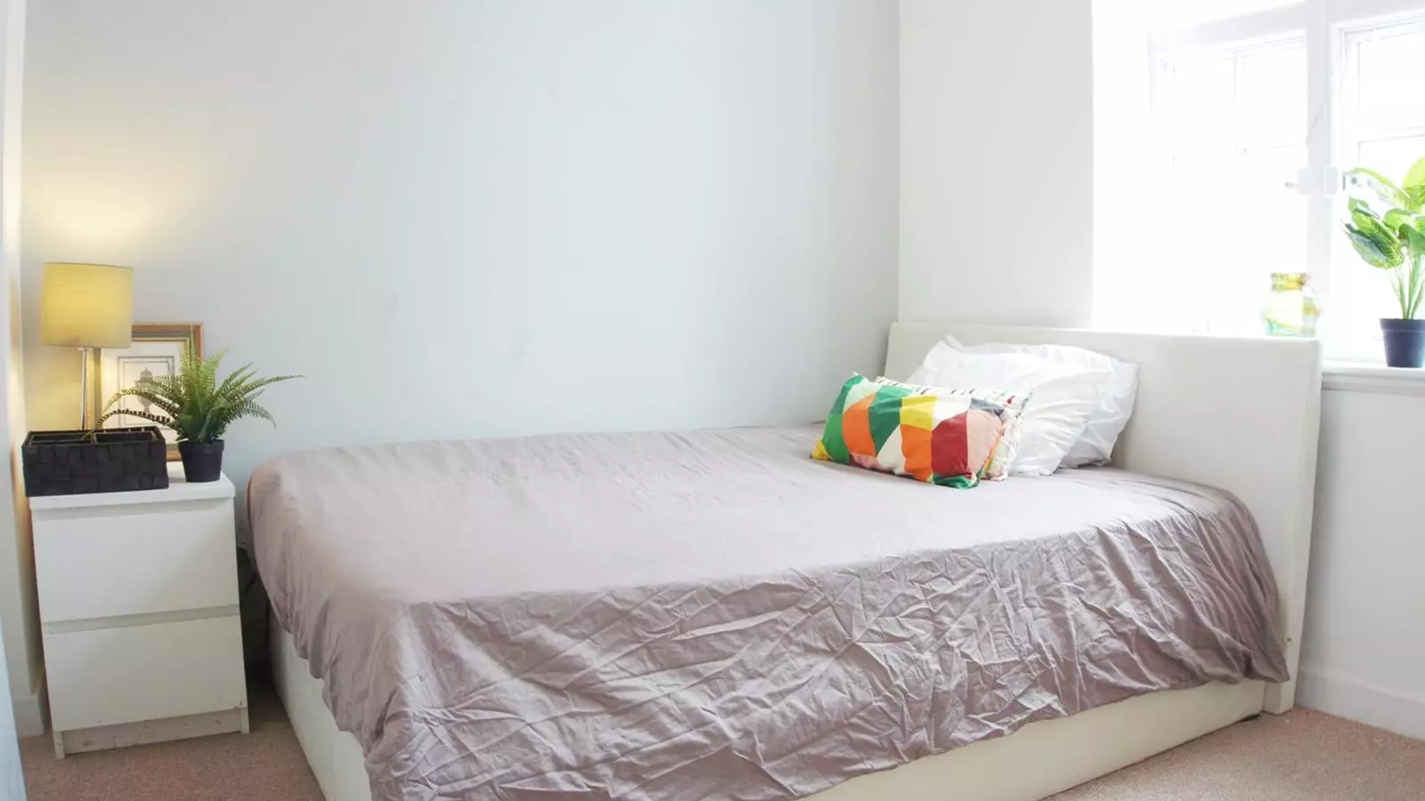 Room Parry Road in City of Westminster