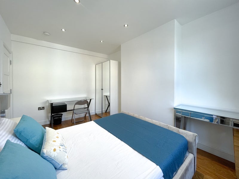 Room Junction Mews in City of Westminster