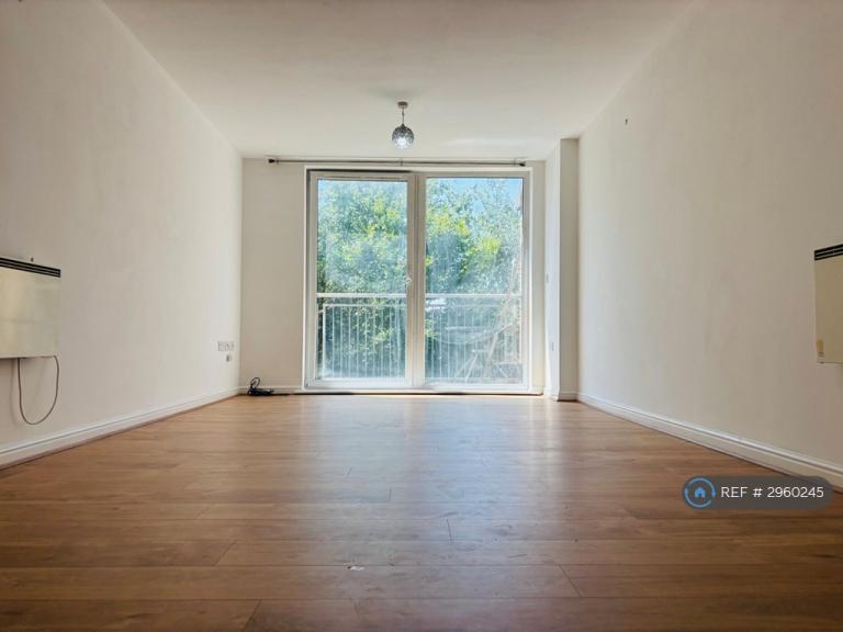 Flat Oldridge Close in Greater London