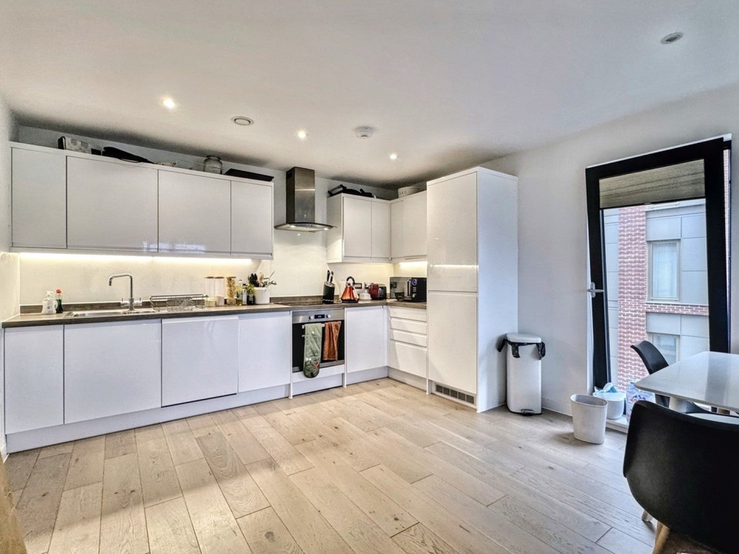 Flat Leacon Road in Ashford