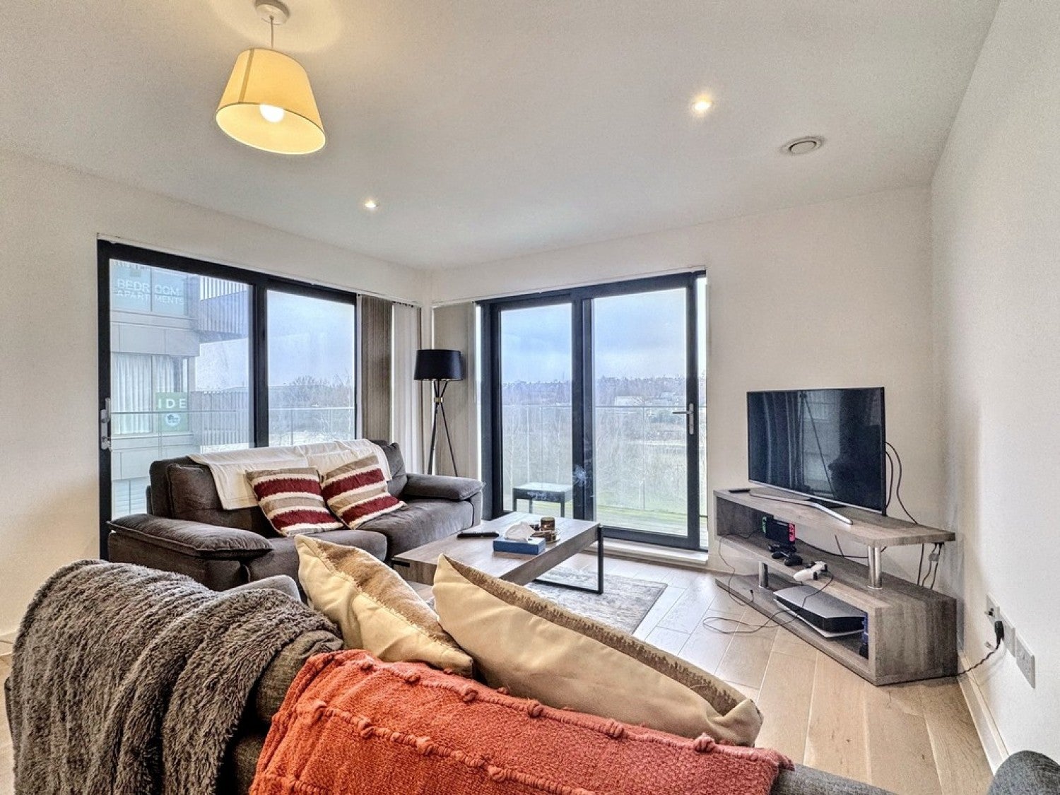 Flat Leacon Road in Ashford