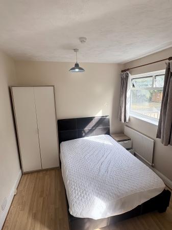 Room Farnborough Road in Rushmoor