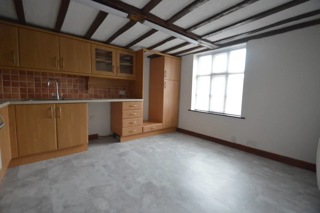 Flat Bloomfield Court in West Suffolk