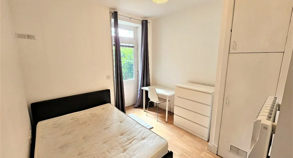 Flat Irvine Place in Aberdeen City