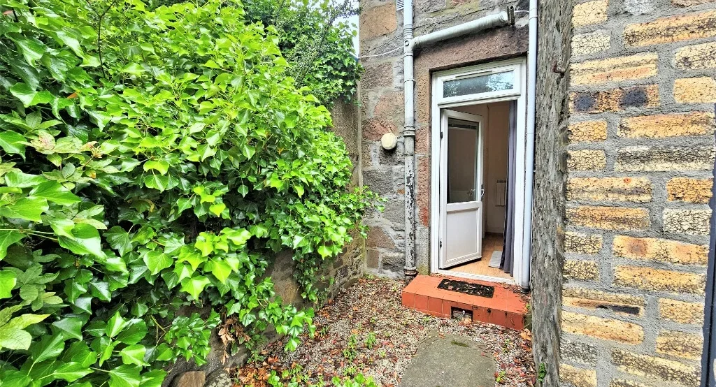 Flat Irvine Place in Aberdeen City