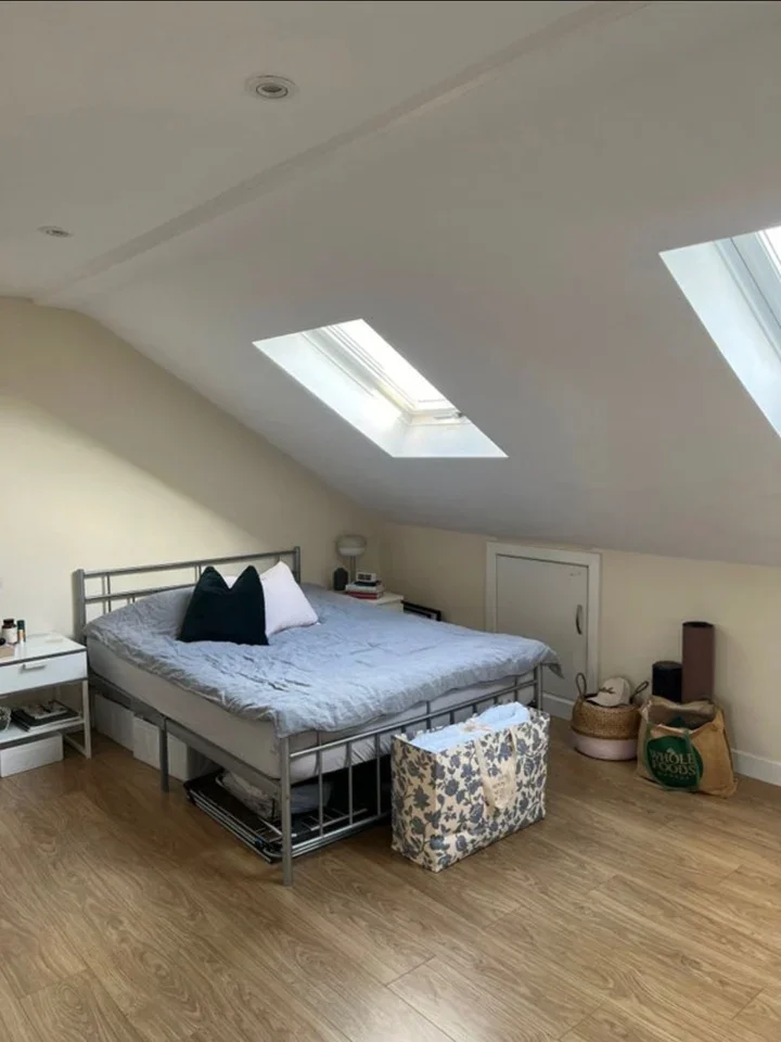 Room Falkland Road in Greater London