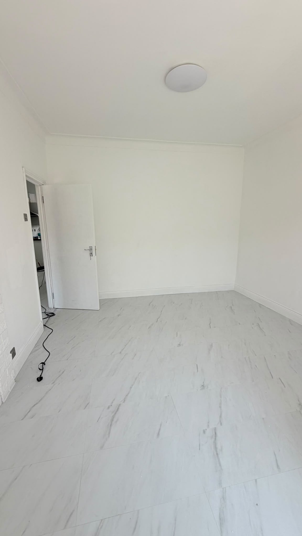Flat Goodmayes Avenue in Greater London