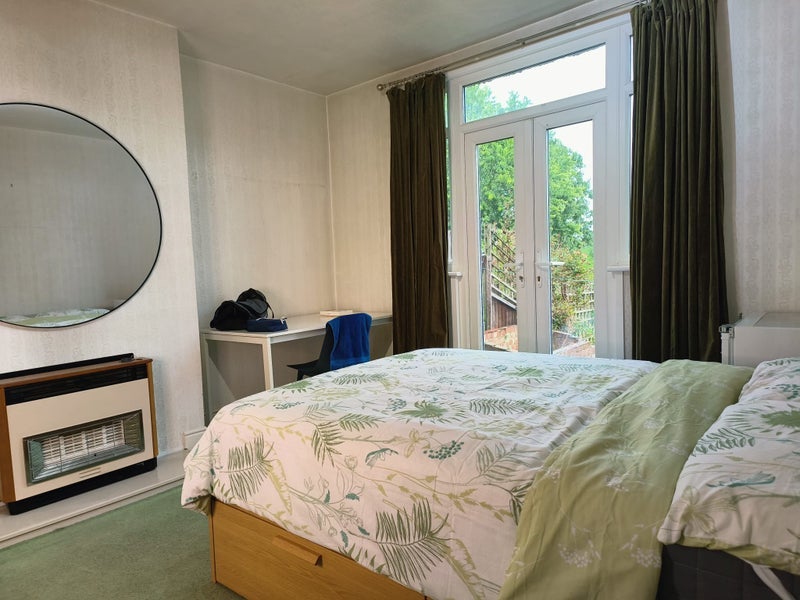 Room Woodhurst Road in Greater London