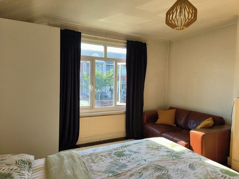 Room Woodhurst Road in Greater London