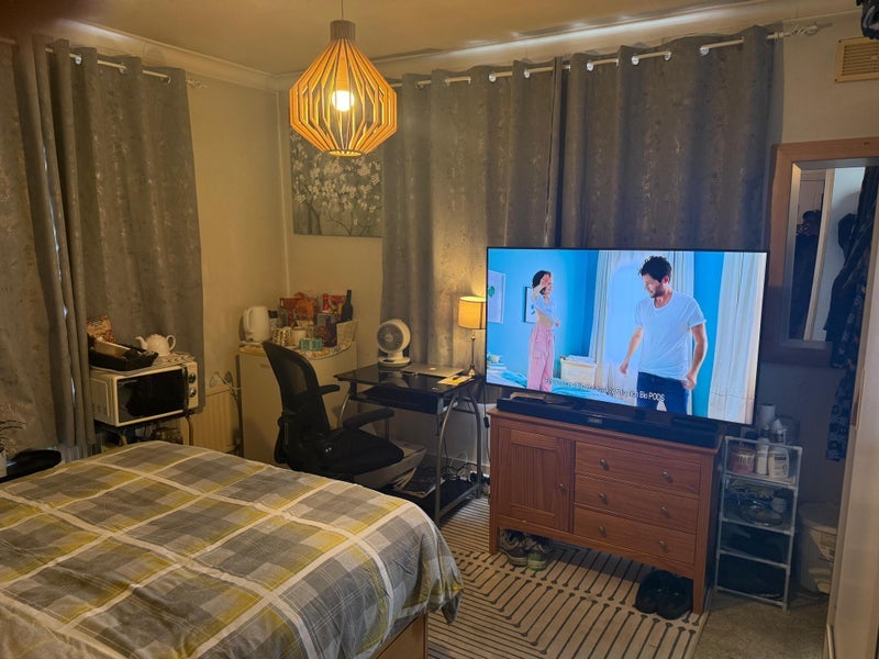 Room Woodhurst Road in Greater London