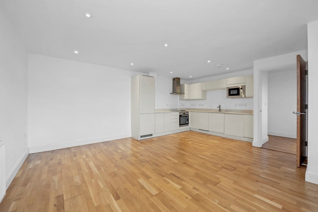Flat Ames Court in West Suffolk