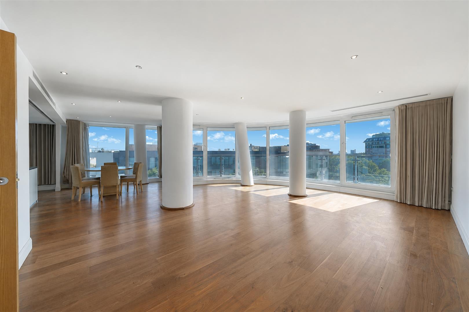 Flat Winchester Mews in Greater London